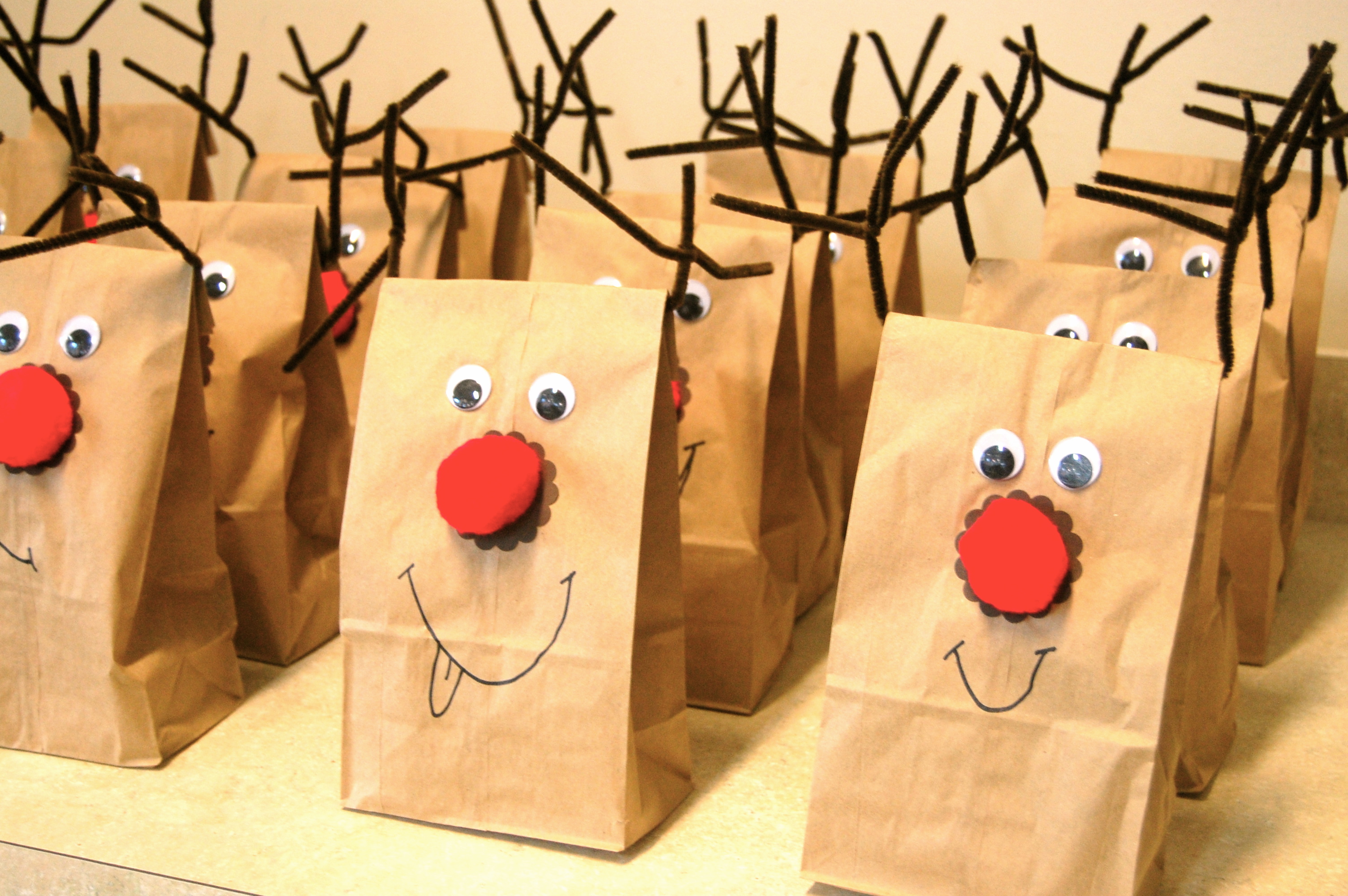Christmas Craft! Make Reindeer Mini Gift Bags with Your Kids | Carilly,  Childcare Made Simple